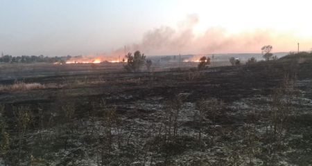 Дом вспыхнул после обстрела Запорожского района