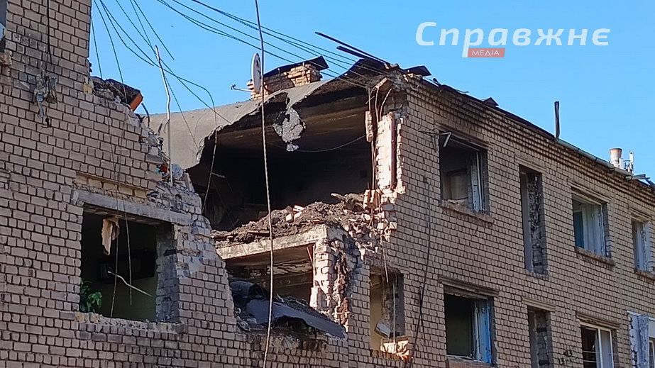 "Летіли один за одним": російські дрони зруйнували прихисток переселенців у Запоріжжі