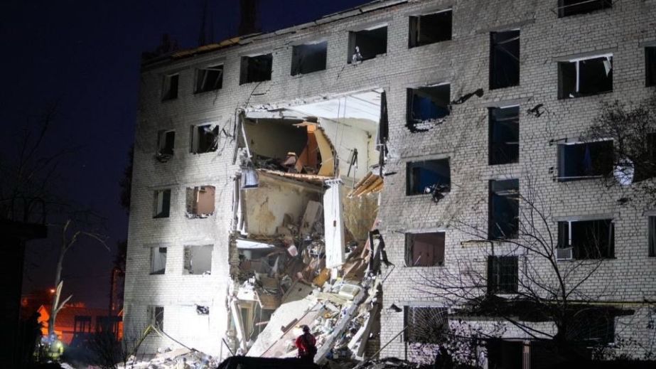 Під завалами гуртожитку в Запоріжжі може перебувати людина