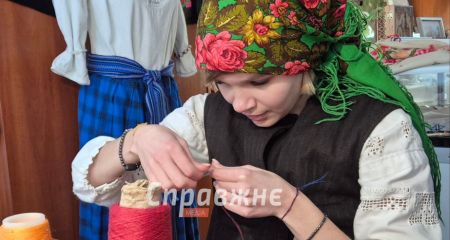 Нитки, що тримають пам&rsquo;ять: як у Запоріжжі відроджують ткацтво Надазов&rsquo;я