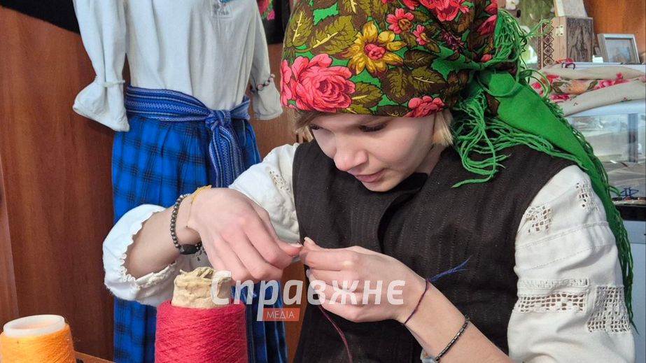 Нитки, що тримають пам&rsquo;ять: як у Запоріжжі відроджують ткацтво Надазов&rsquo;я