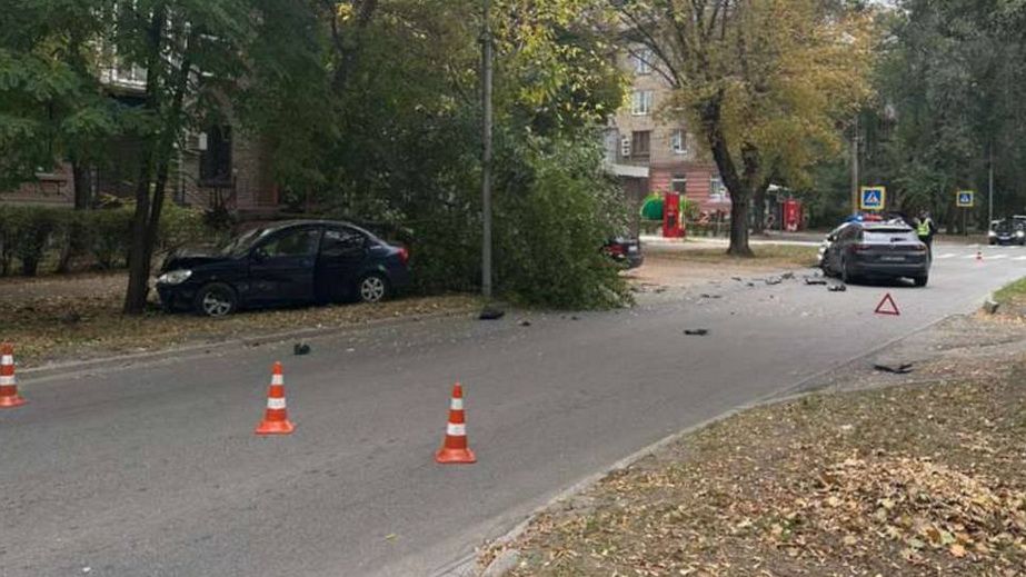 У Запоріжжі – ДТП: обмежили рух транспорту