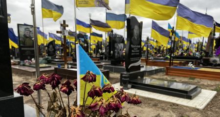 Ритуальщики заказали благоустройство военных захоронений под Запорожьем