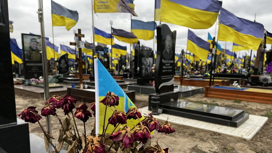 Ритуальники замовили благоустрій військових поховань під Запоріжжям