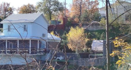 Насосна станція на Дніпрі в Запоріжжі виявилася котеджем родини депутата