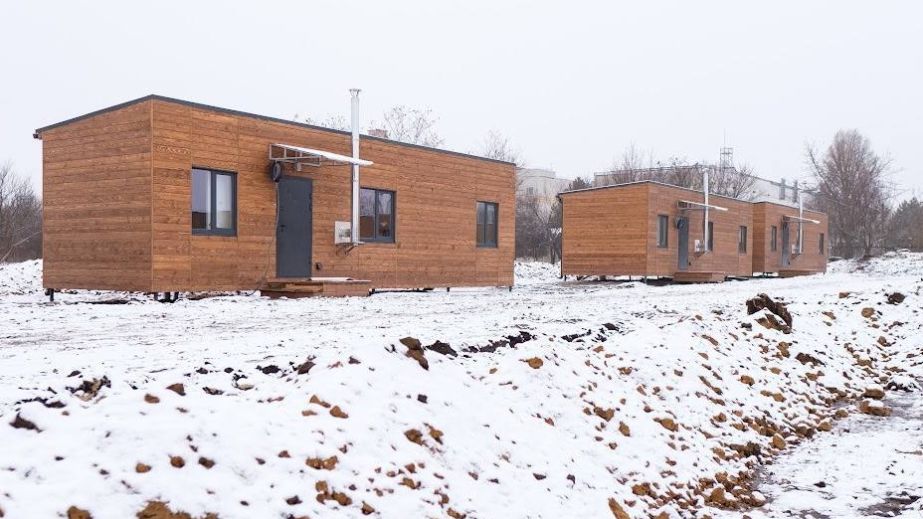 23 "канадских" дома установили для ВПЛ в Запорожье: вид снаружи и изнутри