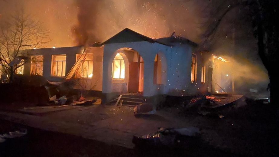 Село Любицкое на Запорожье пылало после обстрела – кадры
