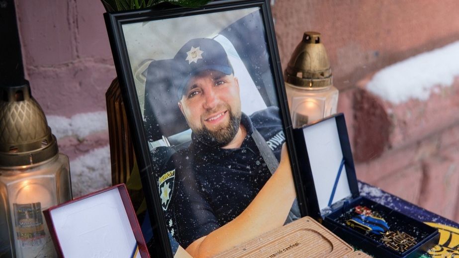 В Запорожье увековечили память павшего полицейского