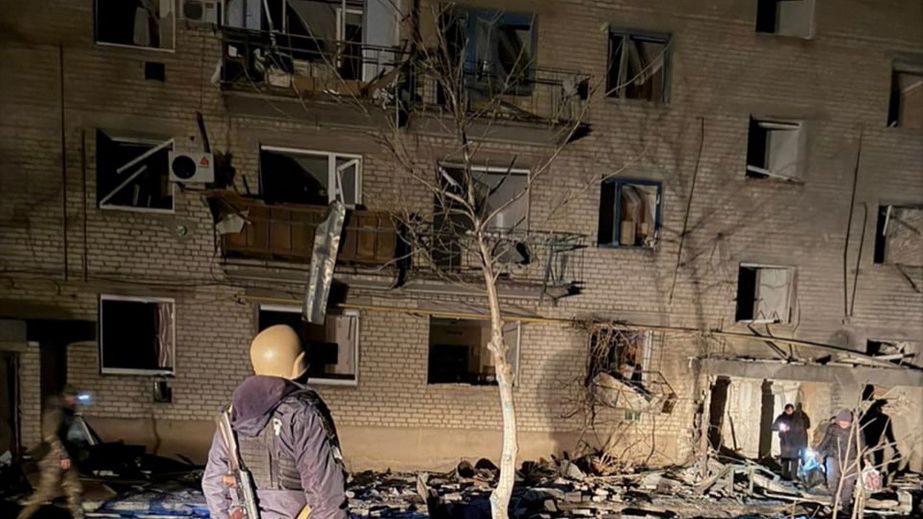 РФ розтрощила фугасними бомбами п&rsquo;ятиповерхівку в Запорізькому районі &ndash; кадри