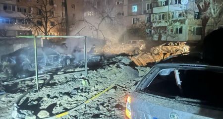 У Запоріжжі &ndash; "приліт" у двір багатоповерхівки: що відомо про наслідки