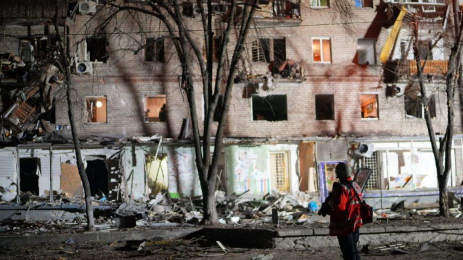 Черговий удар ворога пошкодив багатоповерхівку в Запоріжжі &ndash; кадри