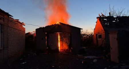 Масштабные пожары возникли после обстрелов на Запорожье