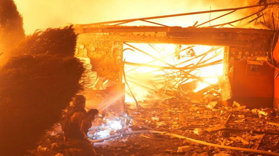 Є постраждалі: приватний сектор Запоріжжя палав після дронової атаки