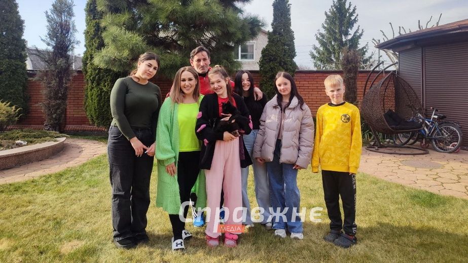 Дітей вивезли з-під обстрілів: як багатодітна родина облаштувалася у Запоріжжі