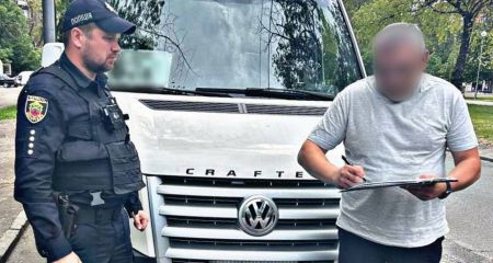Маршрутчик травил пассажиров сигаретой в Запорожье