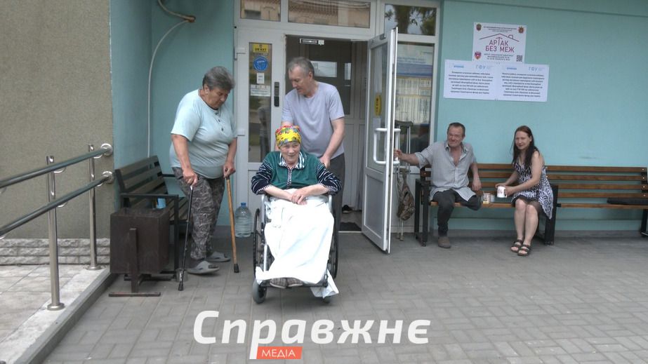 Волонтеры запорожского шелтера: "У нас всегда есть места для пострадавших после обстрелов"