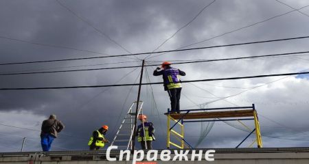 "Муж видел, как дрон в сетке застрял" &ndash; жители запорожского модульного городка о его защите