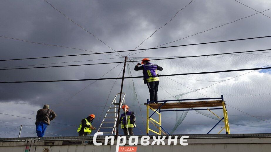 "Муж видел, как дрон в сетке застрял" &ndash; жители запорожского модульного городка о его защите