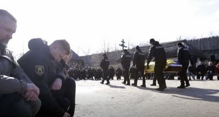 У Запоріжжі поліцейська родина провела побратима в останню путь