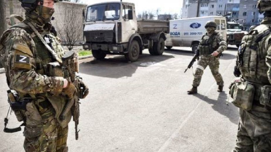 Патрули в оккупированном Мелитополе требуют у людей на улицах предъявлять документы