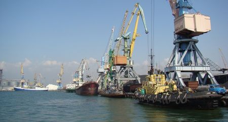 Оккупанты планируют заместить работников морпорта на ВОТ Запорожья россиянами