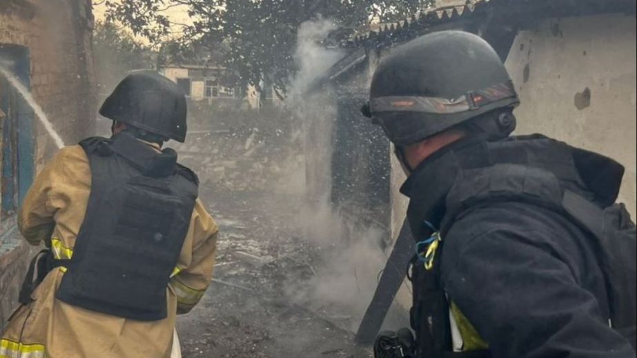 Майже 20 будівель палали після авіаударів росіян по Запорізькій області