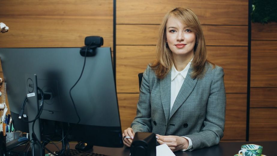 Понад пів мільярда бюджетного фінансування партії "Слуга Народу" на ЗСУ: Олена Шуляк відзвітувала за 4 роки керівництва політсилою