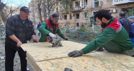 Последствия трех дней российских обстрелов ликвидируют в Запорожье