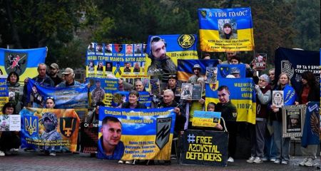 Несмотря на обстрелы, семьи пленных вышли на акцию в Запорожье