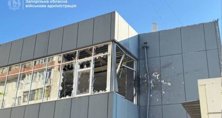 Российский FPV-дрон попал в спорткомплекс в Запорожье