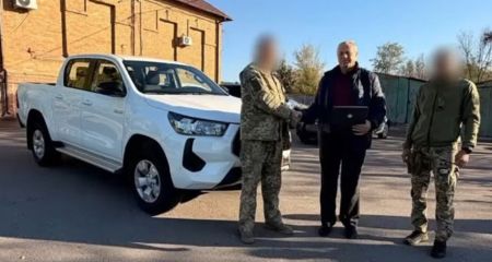 Внедорожник военным передала громада Запорізького району