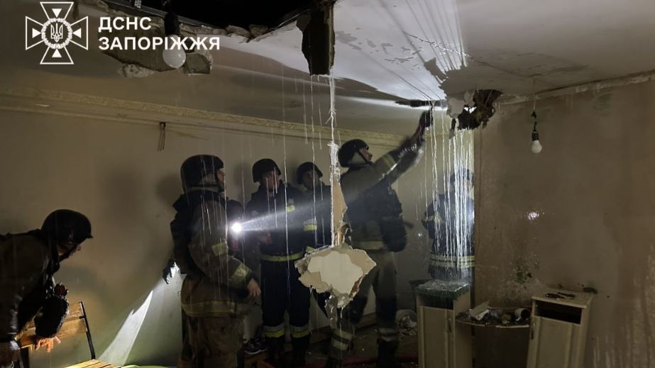 Пять пожаров вызвали российские обстрелы в Запорожье и пригороде