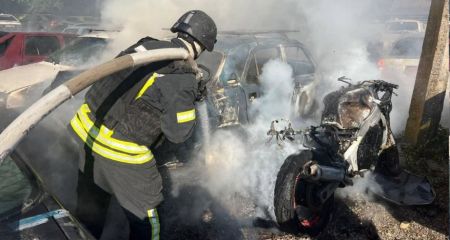 Будинки і авто горіли в Запоріжжі та передмісті через російські атаки