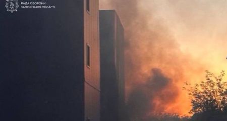 У Запоріжжі після ранкової атаки загорівся торговельний об&rsquo;єкт