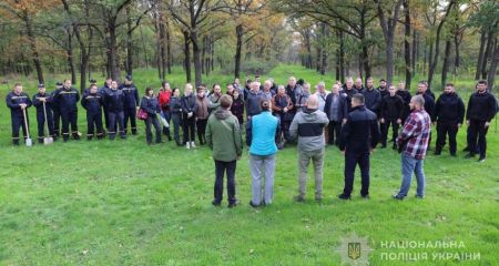 50 фруктових дерев висадили в запорізькому парку