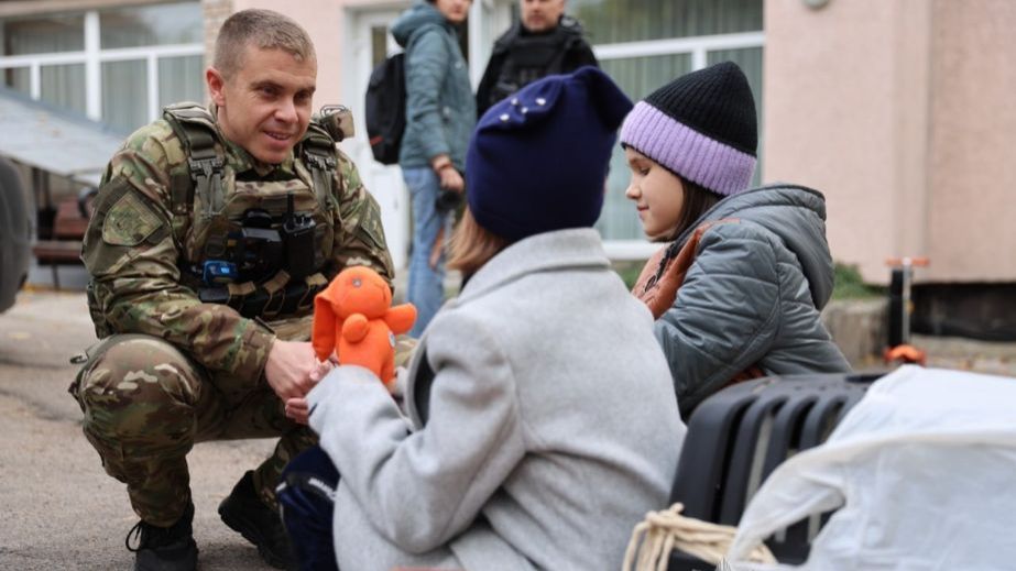 Многодетную семью эвакуировали из села на Запорожье