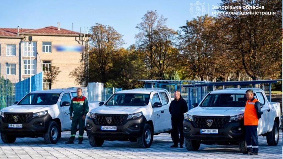 Вісім пікапів передала Запоріжжю та області Німеччина