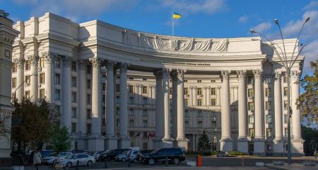 РФ "відкрила" для іноземних суден порти в окупованих Бердянську та Маріуполі: реакція України