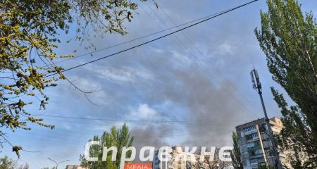 Россияне ударили КАБами по Запорожью: горят предприятия и автомобили