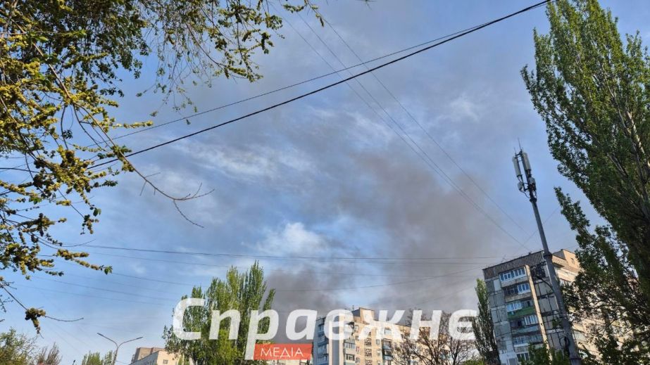 Росіяни вгатили КАБами по Запоріжжю: горять підприємства та автівки