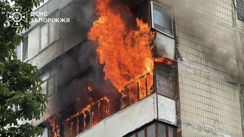 Балконы и квартира горели в Запорожье