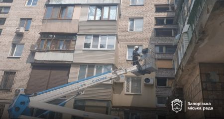 17 многоэтажек и два общежития повреждены из-за удара по Запорожью
