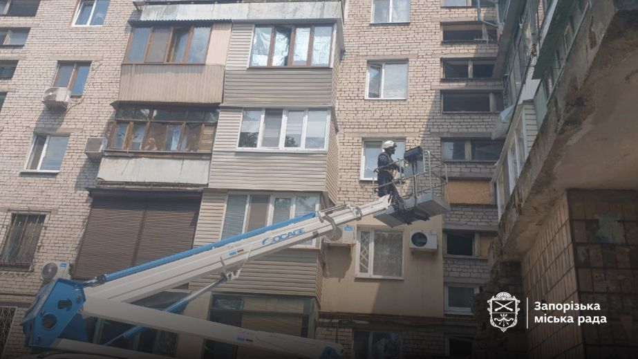 17 багатоквартирних будинків та два гуртожитки пошкоджені через удар по Запоріжжю