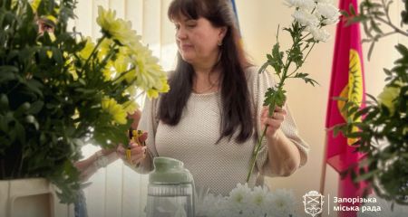 У Запоріжжі матері полеглих військових створювали квіткові композиції