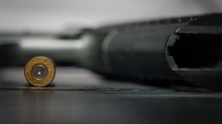 Стріляв у центрі Запоріжжя: поліцейські розшукали 18-річного молодика