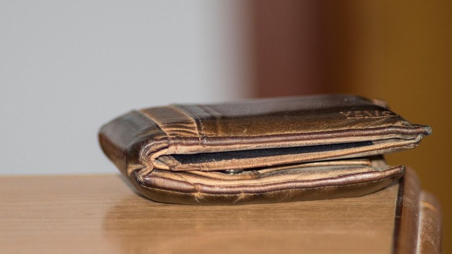 Зарплатна криза в окупації: на Запоріжжі працівників залишили без виплат