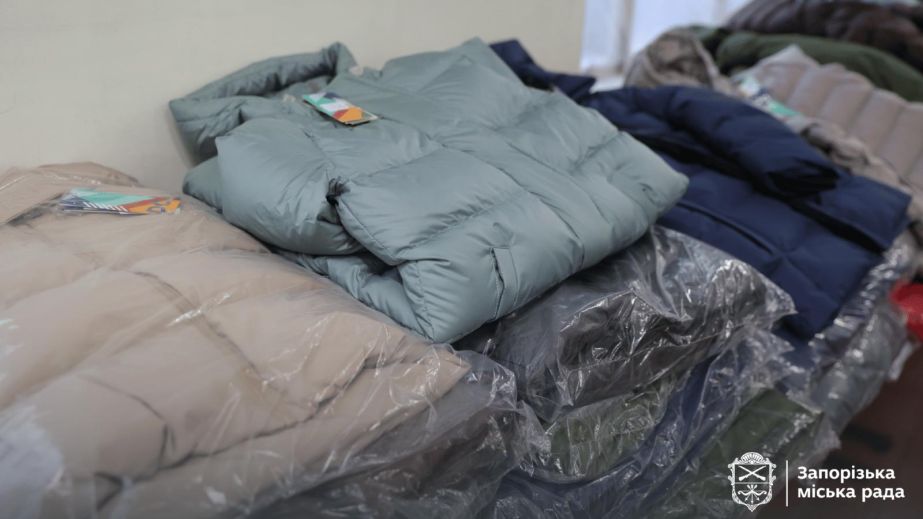 Запорізьким дітям передали теплий зимовий одяг від благодійників