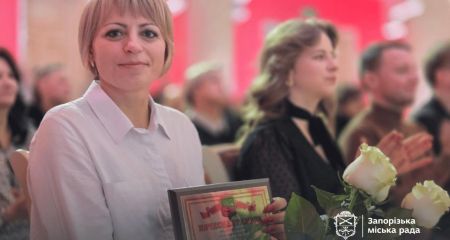 В Запорожье работникам культуры вручили награды – кадры