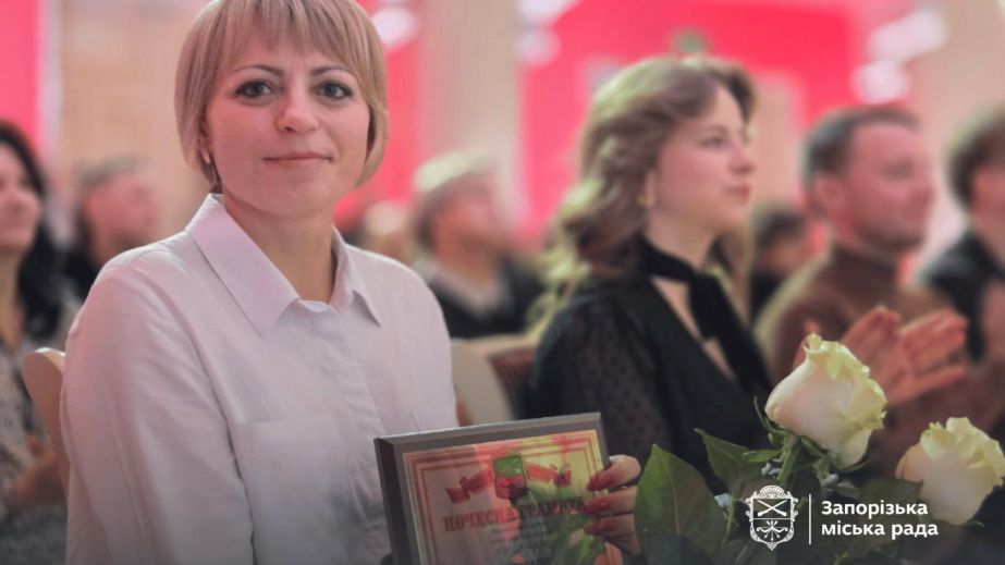 В Запорожье работникам культуры вручили награды – кадры