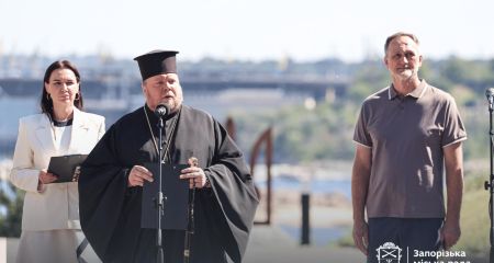 Молитви за мир пролунали на запорізькій Хортиці до Дня Незалежності